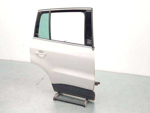 Foto 3ª: Puerta Trasera Derecha Volkswagen Tiguan 2.0 TFSI 4MOTION 170CV 125KW [CAWA] (2008)