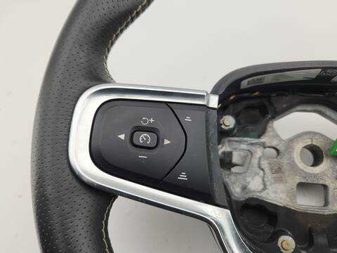 Foto 4ª: Volante Volvo XC 40 T3 163CV 120KW [B3154T7] (2019)