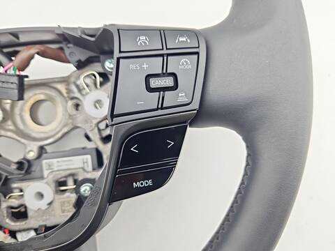 Foto 3ª: Volante Toyota CHR 2.0 HYBRID MAXH21L) 150CV 111KW [M20A] (2025)