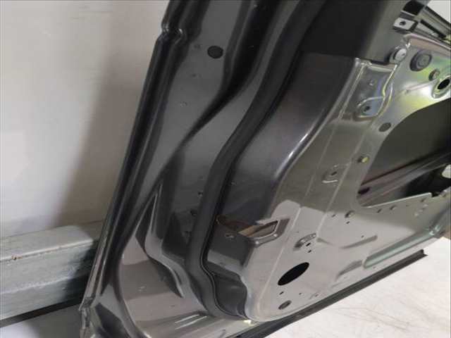 Foto 3ª: Puerta Delantera Izquierda Land Rover Discovery 241 CV 177KW [204DTA AJ20D4] (2019)