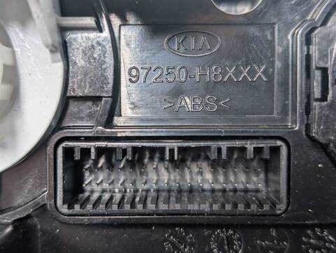 Foto 3ª: Mando Climatizador Kia Stonic 1 6 LTR. - 85 KW CRDI CAT 2019 116CV