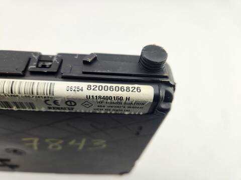 Foto 3ª: Caja Reles Fusibles Renault Scenic EMOTION 131CV 96KW [F9Q804] (2007)