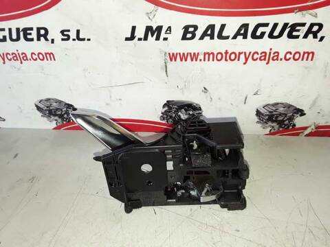 Foto 2ª: Maneta Interior Trasera Izquierda Mazda 3 EVOLUTION 2.2 TD CAT 150CV (2013)