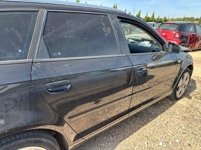 Foto 3ª: Puerta Trasera Derecha Audi A3 2.0 TDI [BKD] (2005)