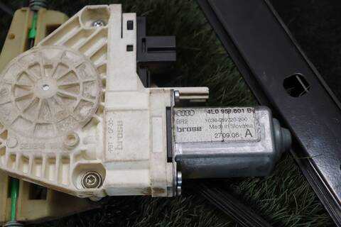 Foto 2ª: Elevalunas Eléctrico Delantero Derecho Audi Q7 3.0 TDI 232CV 171KW (2007)