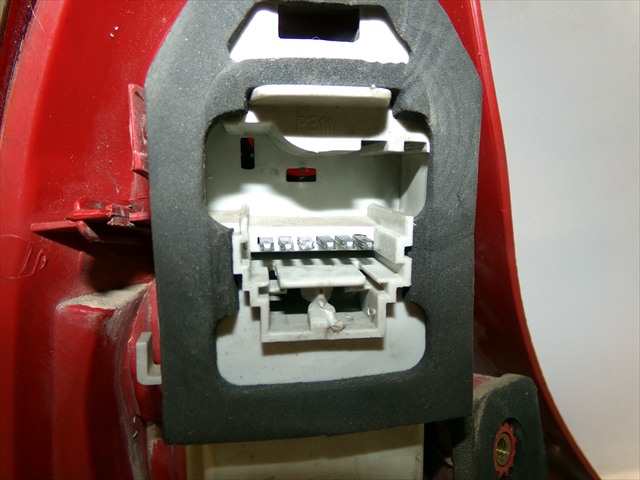 Foto 3ª: Piloto Trasero Derecho Renault Clio 1.2 G 2001-2005 [D4FG7] (2004)