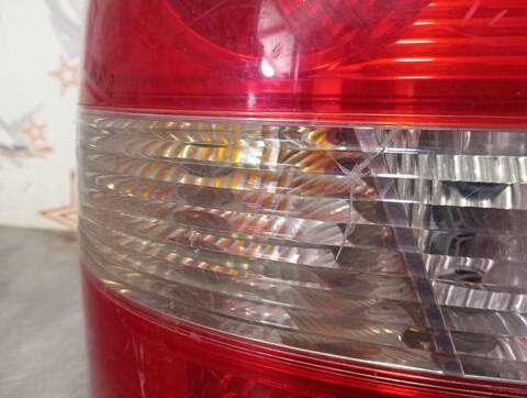 Foto 4ª: Piloto Trasero Izquierdo Kia Sorento 2.5 CRDI CONCEPT 140CV 103KW [D4CB] (2005)