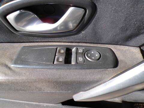 Botonera Elevalunas Renault Megane K4M858 III COUPE