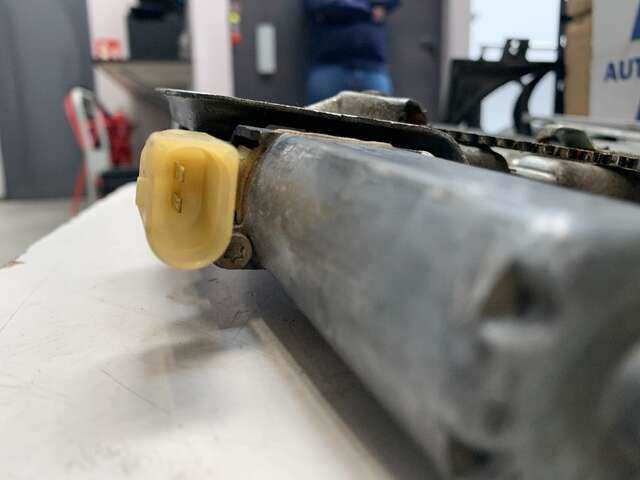 Foto 2ª: Elevalunas Eléctrico Delantero Derecho Toyota Yaris 1.3 0CV [2SZ-FE] (2003)