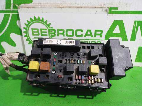 Foto 3ª: Caja Reles Fusibles Opel Astra ELEGANCE BERLINA 101CV 74KW [Z17DTH] (2004)