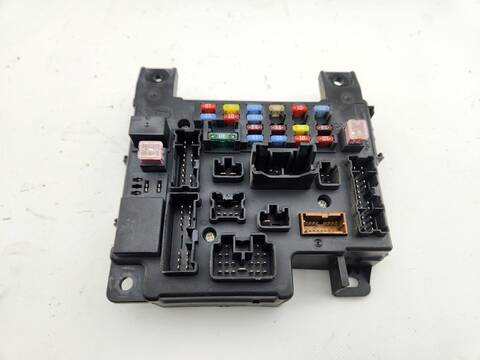 Caja Reles Fusibles Mitsubishi Outlander 2.2 DI-D KAITEKI PLUS 156CV 115KW
