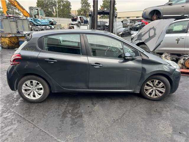 Foto 2ª: Puerta Delantera Derecha Peugeot 208 1.2 ACTIVE [1.2 LTR. - 60 KW 12V VTI] [HM01]