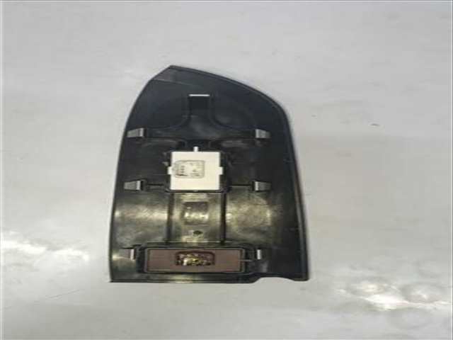 Foto 3ª: Botonera Elevalunas Fiat 500 1.4 334AXC1B 334AXC11) 140CV 103KW [552 63 624] (2016)
