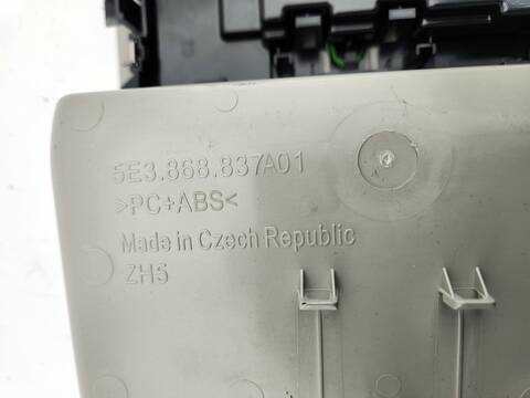 Foto 3ª: Luz Interior Skoda Octavia AMBITION 116CV 85KW [DSUD] (2020)