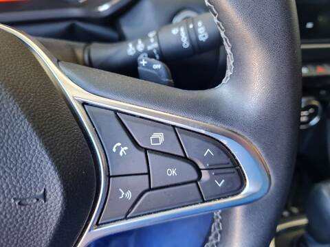 Foto 3ª: Volante Renault Captur TECHNO 140CV 103KW [H5H490] (2022)