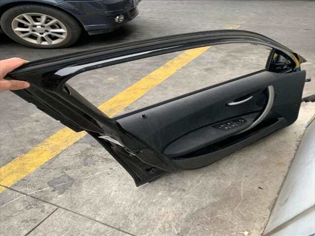 Foto 3ª: Puerta Delantera Izquierda Bmw Serie 1 114 2.0 DI 122CV/ 90KW BERLINA 0CV [204D4] (2006)