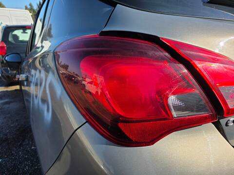 Foto 1ª: Piloto Trasero Izquierdo Opel Corsa EXCELLENCE 90CV 66KW (2015)