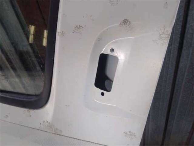 Foto 3ª: Puerta Trasera Izquierda Nissan Pathfinder 2.5 DCI XE [2.5 LTR. - 128 KW DCI DIESEL CAT]