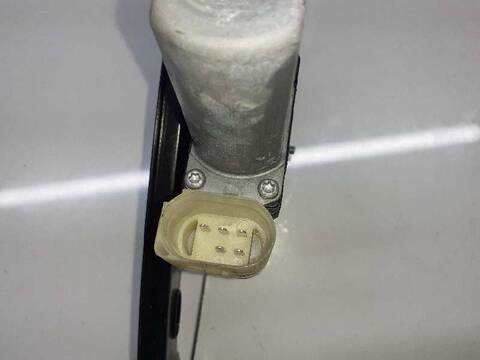 Foto 3ª: Elevalunas Manual Trasero Izquierdo Bmw Serie 1 114 116D ADVANTAGE 116CV 85KW [B37D15A] (2015)
