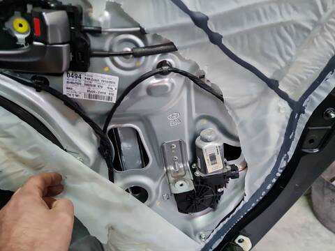 Foto 1ª: Elevalunas Manual Trasero Derecho Hyundai ix35 1.7 CRDI 116CV 85KW [D4FD] (2015)
