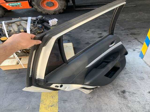 Foto 3ª: Puerta Trasera Izquierda Subaru Legacy 2.0 DI 150CV BERLINA [EE20] (2010)