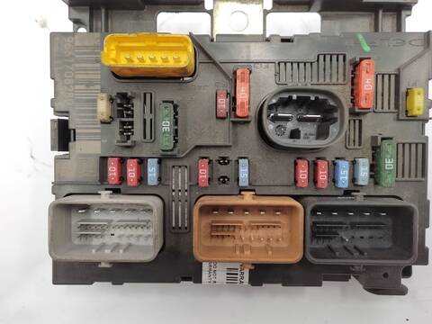 Foto 3ª: Caja Reles Fusibles Peugeot 307 1.6 HDI 110 109CV 80KW [9HZ] (2006)