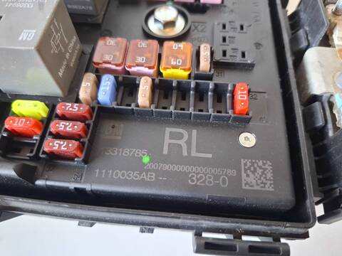 Caja Reles Fusibles Opel Astra COSMO 2.0 16V CDTI 160CV