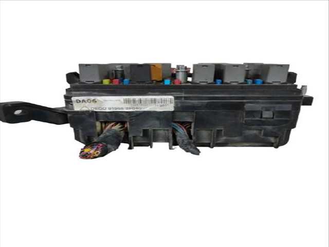 Foto 2ª: Caja Reles Fusibles Kia Cerato 2.0 CRDI 112CV (2004)