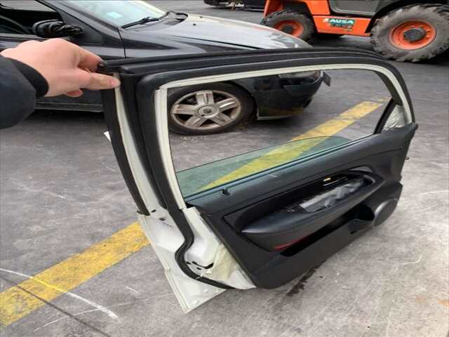 Foto 3ª: Puerta Delantera Izquierda Ssangyong Rexton 2.0 CRDI 155CV 0CV [671960] (2013)