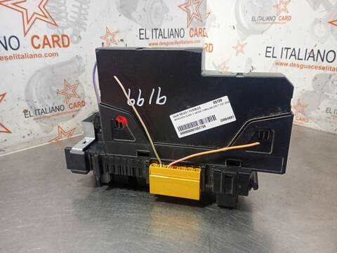 Foto 4ª: Caja Reles Fusibles Mercedes Clase C 160 220 T CDI 204.208) 170CV 125KW FAMILIAR [OM646811] (2008)