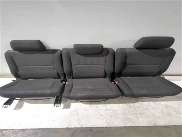 Foto 2ª: Asientos Traseros Toyota Corolla 2.2 D-4D AUR10_) 177CV 130KW [2AD-FHV] (2007)