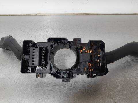 Foto 2ª: Mando Luces Skoda Octavia 1.9 TDI SLX 81KW) 110CV [ASV] (2001)