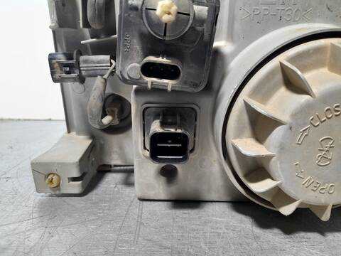 Foto 2ª: Faro Izquierdo Mitsubishi Galloper 2.5 TD 5-PTAS.) 99CV 73KW [D4BH] (2000)