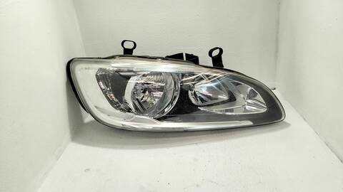 Faro Derecho Volvo V60 D4204T4