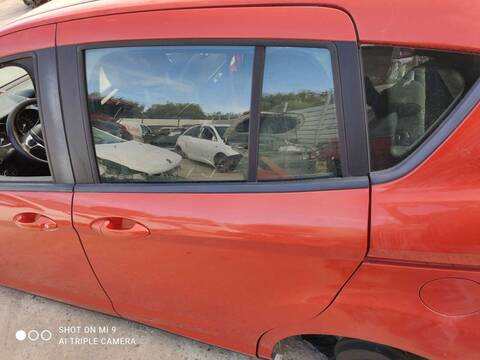 Foto 2ª: Puerta Trasera Izquierda Ford B Max TREND 101CV 74KW (2012)