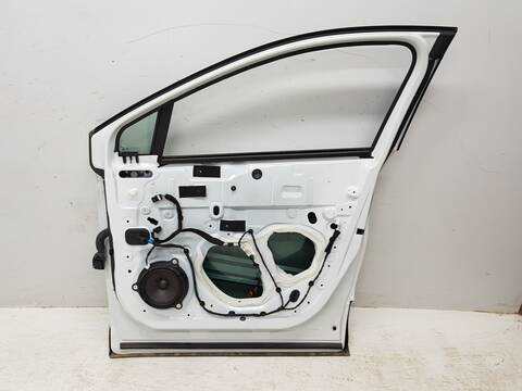 Foto 3ª: Puerta Delantera Derecha Renault Clio SIN DEFINIR