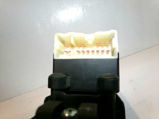 Foto 4ª: Botonera Elevalunas Nissan Primera 1.6 G P11,1999-2002 [QG16] (2002)