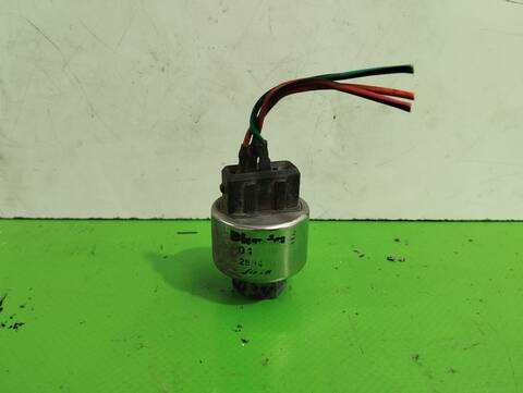 Foto 3ª: Caja Reles Fusibles Volkswagen Golf 1.9 DIESEL BERLINA 64CV 47KW [AEY] (1996)
