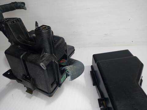 Foto 2ª: Caja Reles Fusibles Toyota Rav4 2.0 LUNA 4X4 2003 ) 150CV 110KW [1AZFE] (2000)