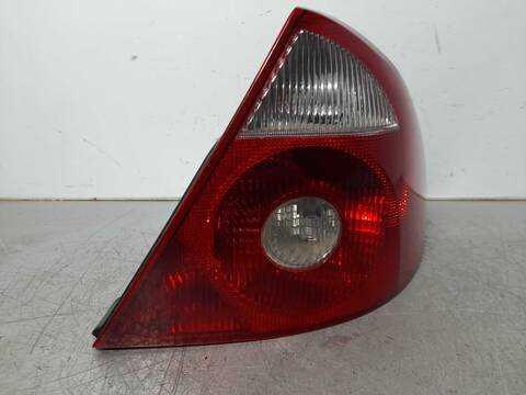 Piloto Trasero Derecho Ford Mondeo AMBIENTE 06.2003 ) D) BERLINA 130CV 96KW