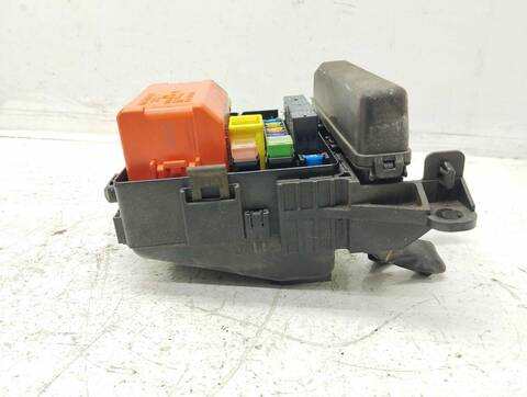 Foto 2ª: Caja Reles Fusibles Mitsubishi Outlander 2.0 2WD 136CV 100KW [4G63] (2003)