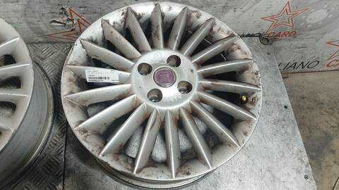 Foto 4ª: Juego LLantas Fiat Linea DYNAMIC 78CV 57KW [350A1000] (2009)