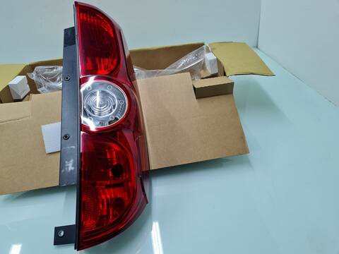 Foto 3ª: Piloto Trasero Derecho Fiat Doblo DYNAMIC 90CV 66KW [199A3000] (2010)
