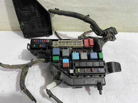 Foto 2ª: Caja Reles Fusibles Toyota Prius BASIS AUT. 78CV [1NZFXE] (2003)