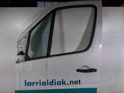Foto 3ª: Puerta Delantera Izquierda Mercedes Sprinter 310/313/316 CDI 906.631/633/635/637) 95CV 70KW CAJA CERRADA (2010)