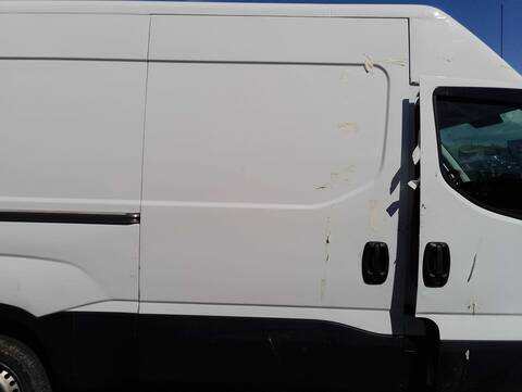 Foto 3ª: Puerta Lateral Corredera Derecha Iveco Camion D 35S12 [F1AGL411XE] (2021)