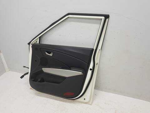 Foto 2ª: Puerta Delantera Derecha Ssangyong Tivoli PREMIUM 4X2 (2015)