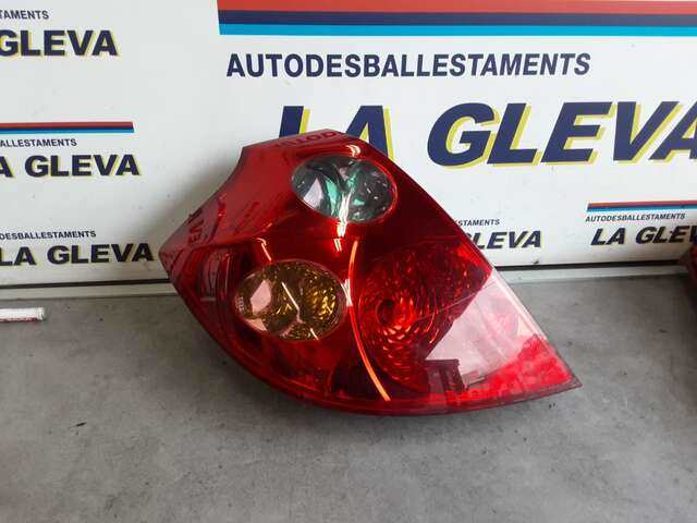 Foto 1ª: Piloto Trasero Izquierdo Kia Ceed 1.6 CRDI FASTBACK ED) [D4FB] (2007)