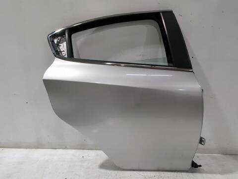 Foto 2ª: Puerta Trasera Derecha Alfa Romeo Giulietta 1.6 JTDM 940FXD1A) 105CV [940 A3.000] (2010)