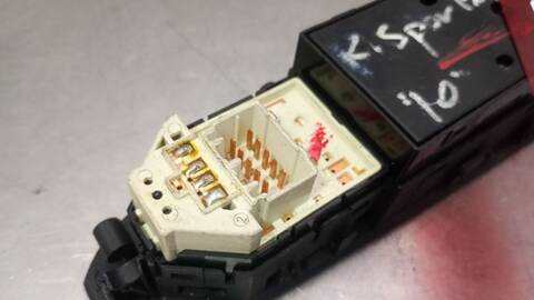 Foto 3ª: Botonera Elevalunas Kia Sportage VERSION INDEFINIDA (2010)